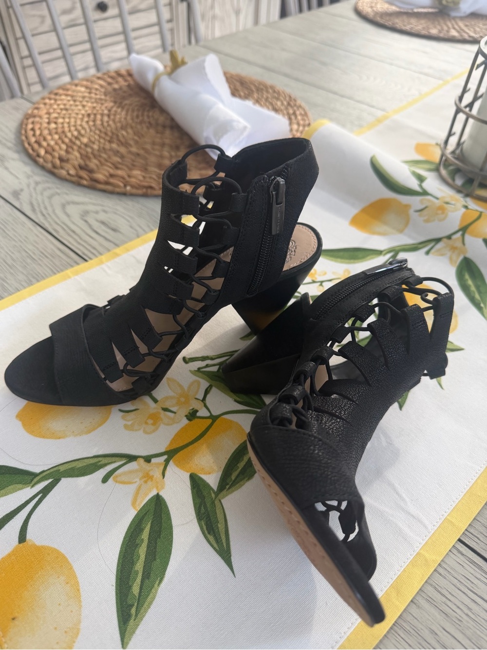 NWOT Vince Camuto Women's Black Strappy Block Heel Peep Toe Sandals - Sz 7.5 - Picture 4 of 5